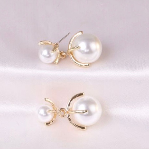 Elegant Pearl Earrings - Picture 3 of 6